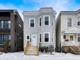 4213 W Roscoe St in Chicago, IL - Building Photo