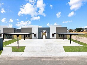 27 Hilltop S Ave in Edinburg, TX - Building Photo - Building Photo