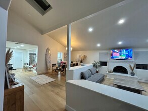 1728 Santa Ana Ave, Unit A in Costa Mesa, CA - Building Photo - Building Photo