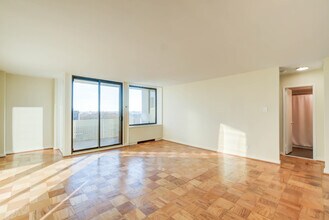 490 M St SW, Unit W800 in Washington, DC - Foto de edificio - Building Photo