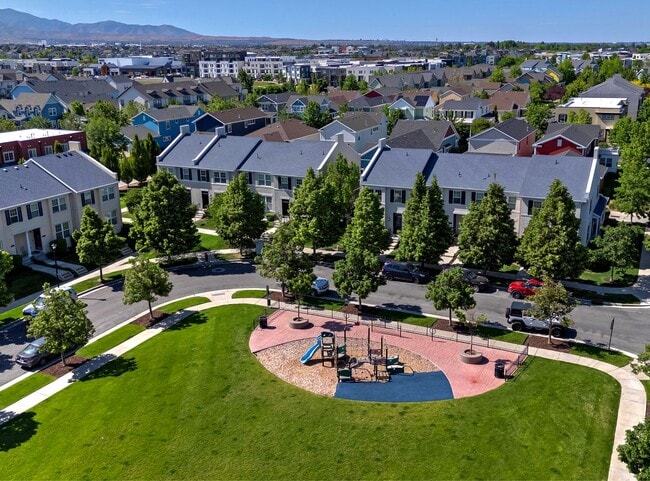 4532 Cave Run Ln in South Jordan, UT - Foto de edificio - Building Photo