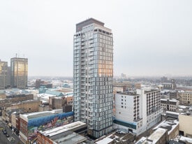 Clarence Square in London, ON - Building Photo