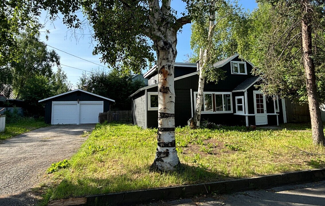 1337 6th Ave in Fairbanks, AK - Building Photo