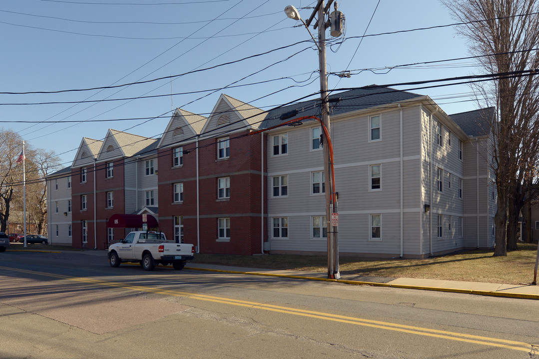 Park Court in Mansfield, MA - Foto de edificio