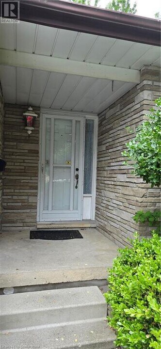 137 Stonegate Dr in Kitchener, ON - Building Photo