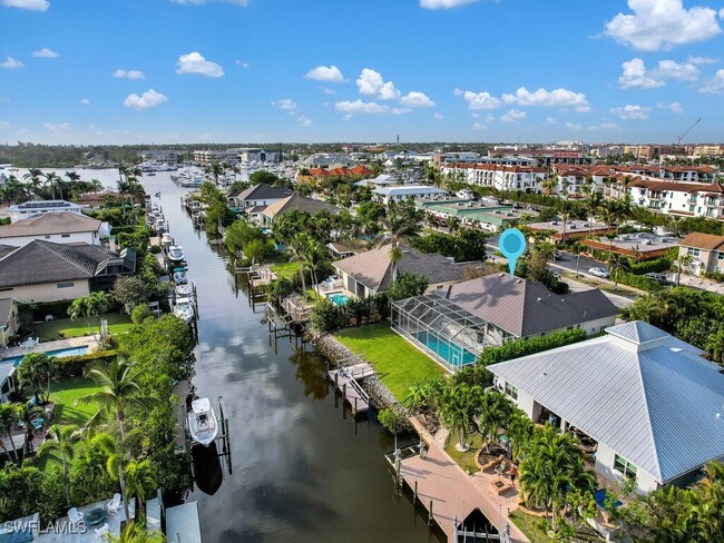 1500 Curlew Ave in Naples, FL - Foto de edificio - Building Photo