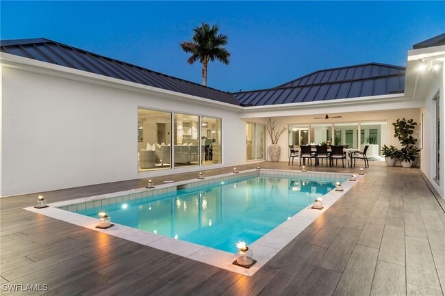 3737 Crayton Rd in Naples, FL - Building Photo - Building Photo