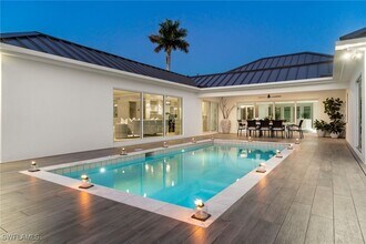 3737 Crayton Rd in Naples, FL - Building Photo - Building Photo