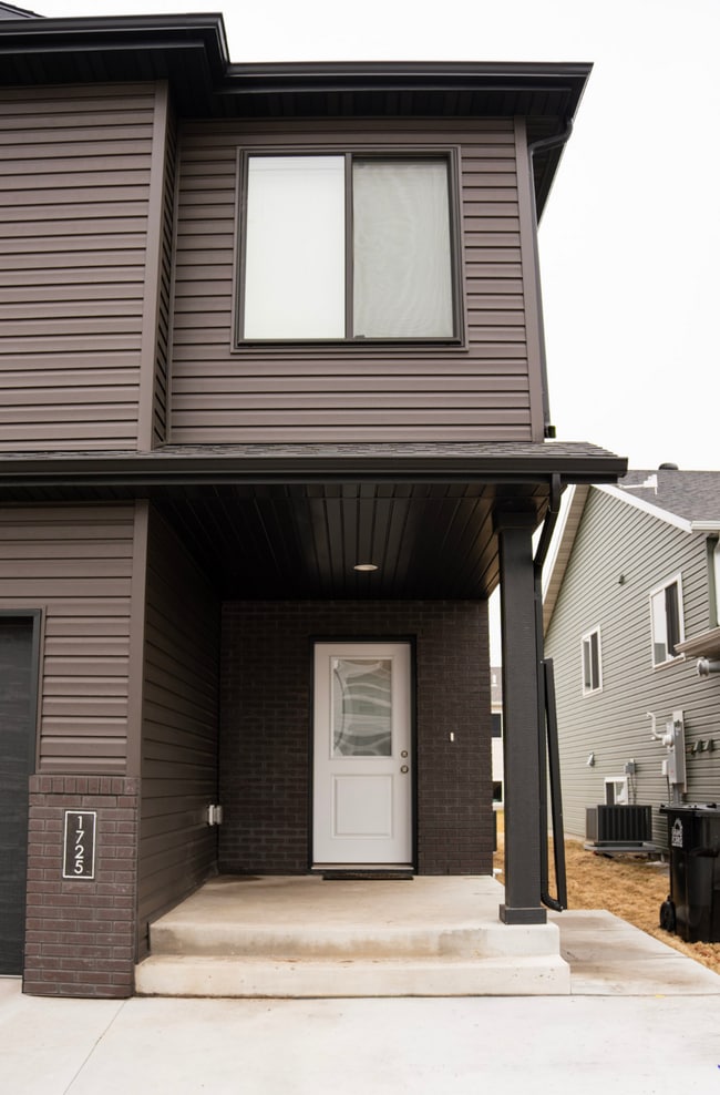 1725 Tobi Ln in Grand Forks, ND - Building Photo - Building Photo