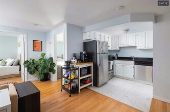 163 F St, Unit 2 in Boston, MA - Foto de edificio - Building Photo