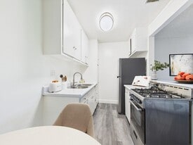 Roscoe Terrace in Canoga Park, CA - Building Photo