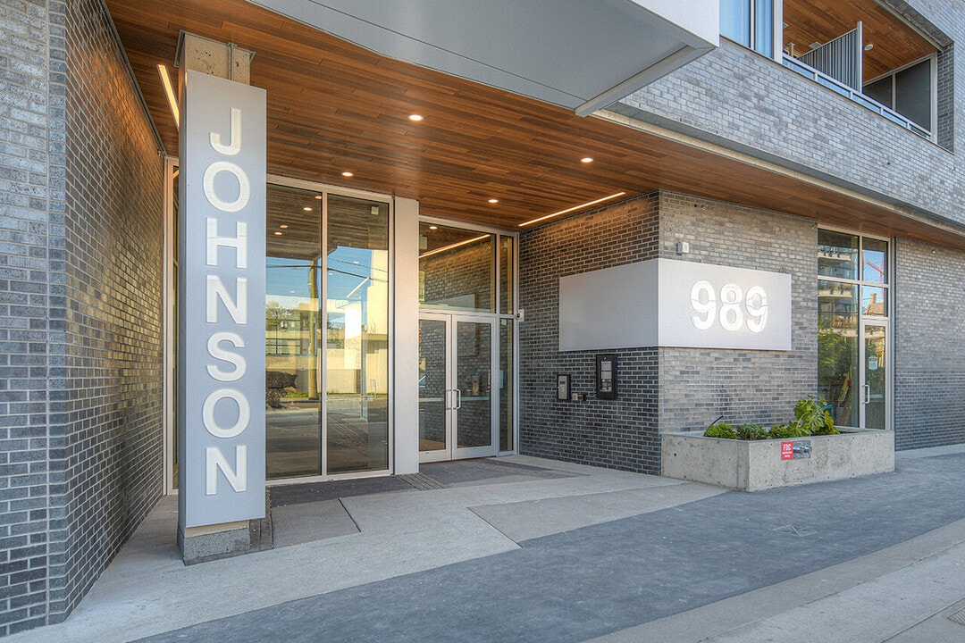 989 Johnson St in Victoria, BC - Building Photo