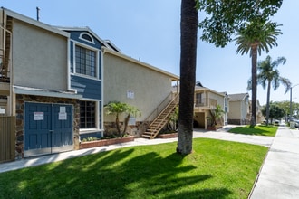 322 S Claudina St in Anaheim, CA - Building Photo - Building Photo