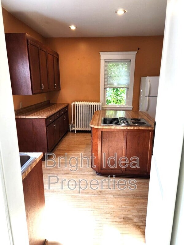 2104 Emerson Ave S in Minneapolis, MN - Foto de edificio - Building Photo