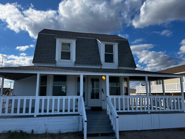property at 432 North End Blvd