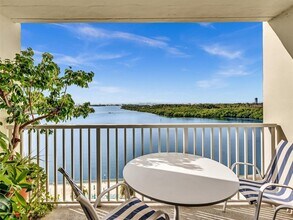 300 Bayview Dr in Sunny Isles Beach, FL - Building Photo - Building Photo