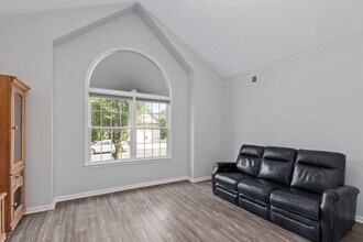 33 Tallman Ln in Franklin Township, NJ - Building Photo - Building Photo