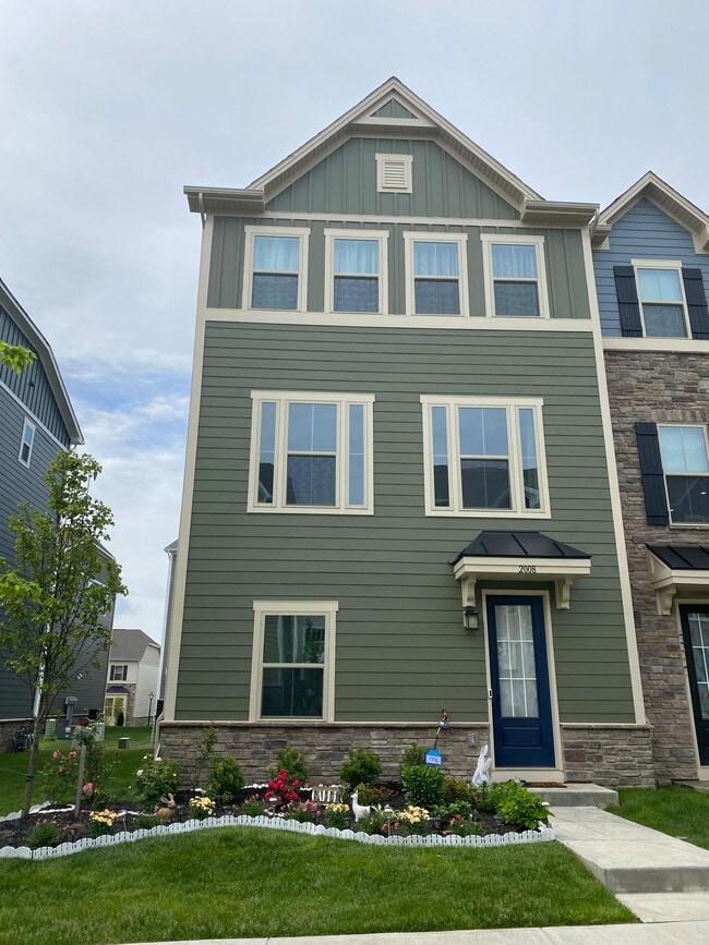 2008 Hemlock Ln in Mars, PA - Foto de edificio - Building Photo