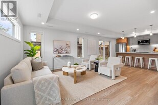 34 Poplar Ave in Toronto, ON - Building Photo