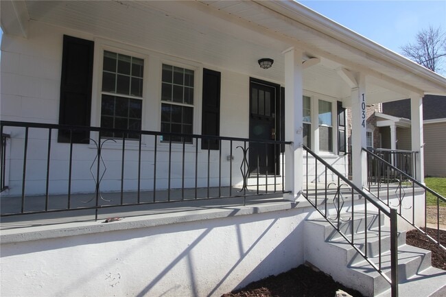 1034 N Rock Hill Rd in St. Louis, MO - Building Photo - Building Photo