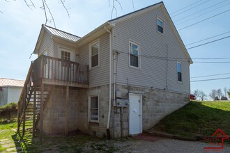 1827 W Broad St in Cookeville, TN - Building Photo - Building Photo