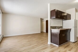 Valhalla Apartments in Camrose, AB - Building Photo - Building Photo