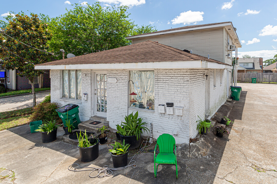 1208 Clearview Pkwy in Metairie, LA - Building Photo