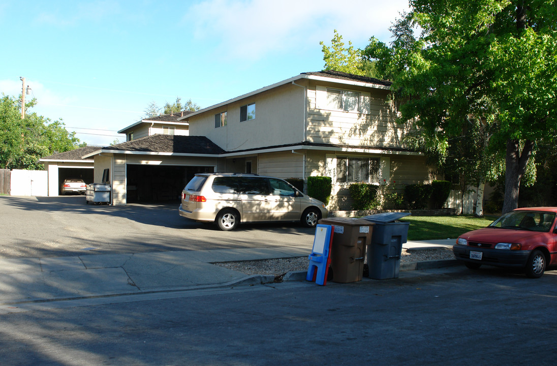 10323-10333 Greenwood Ct in Cupertino, CA - Building Photo