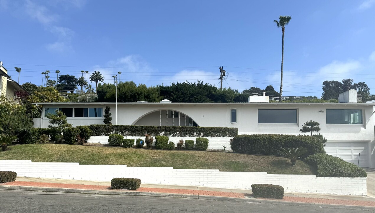 6611 Avenida de las Pescas in La Jolla, CA - Building Photo