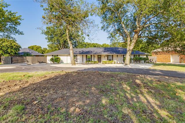 1900 Carriage Estates Rd in Sherman, TX - Foto de edificio