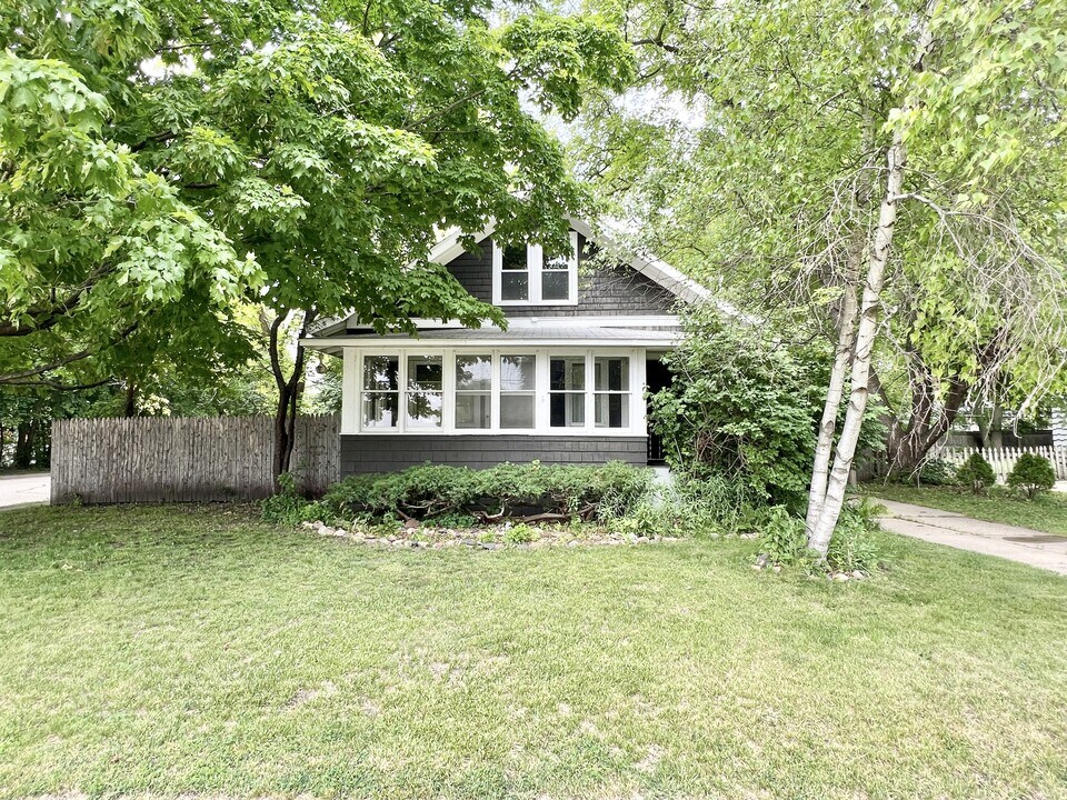1503 Manchester St in Beloit, WI - Building Photo