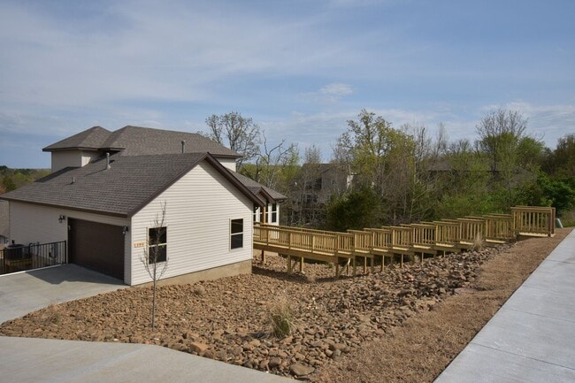 106 S Pinyon Point in Fayetteville, AR - Building Photo - Building Photo