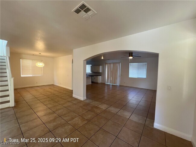549 Halloran Springs Rd in Las Vegas, NV - Building Photo - Building Photo