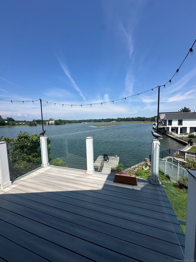 205 Hillspoint Rd in Westport, CT - Building Photo - Building Photo