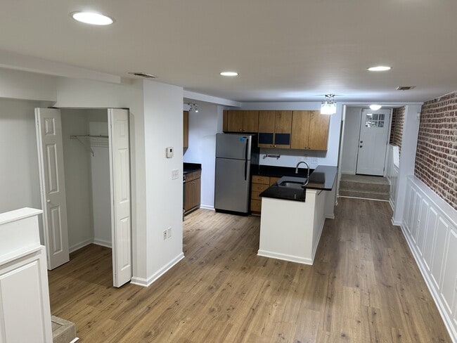 71 W St NW, Unit B
