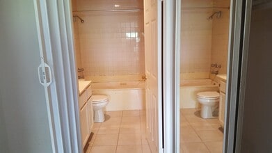 10960 Ashton Ave, Unit 401 in Los Angeles, CA - Building Photo - Building Photo