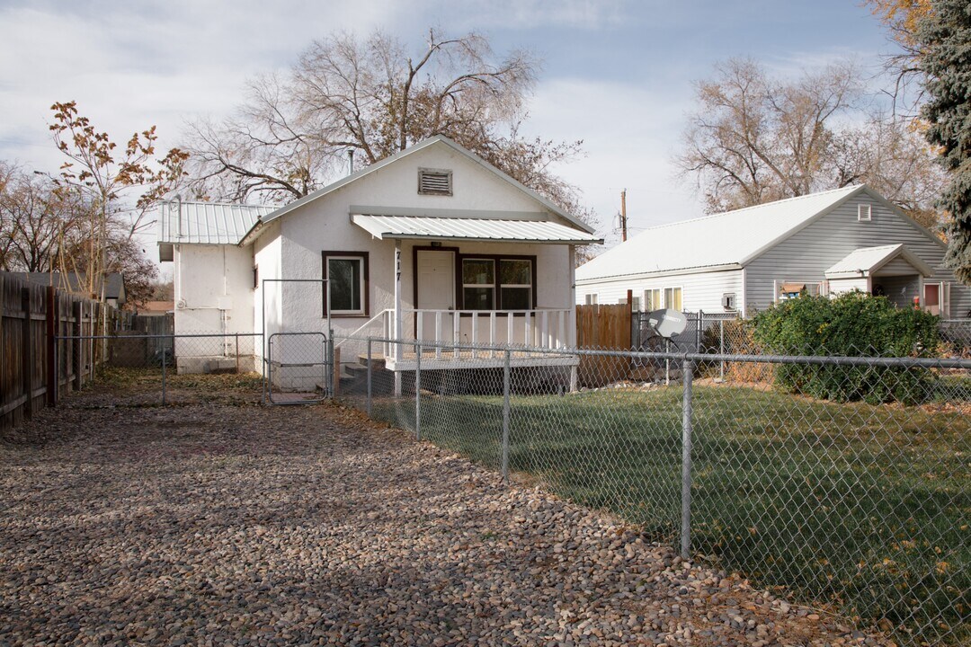 717 NW 2nd St in Ontario, OR - Building Photo
