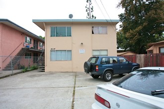 3001 E 17th St in Oakland, CA - Building Photo - Building Photo