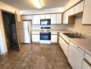 923 Boston Way in Coralville, IA - Foto de edificio - Building Photo