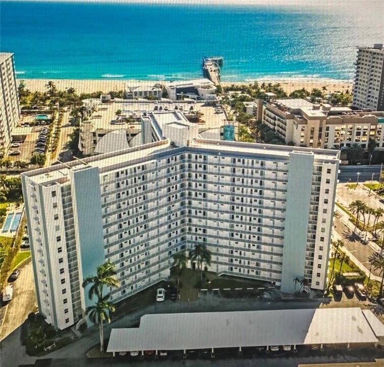 201 N Ocean Blvd, Unit 406 in Pompano Beach, FL - Building Photo