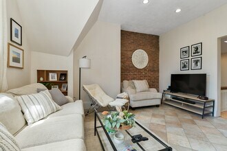 1774 Beacon St in Brookline, MA - Building Photo - Building Photo