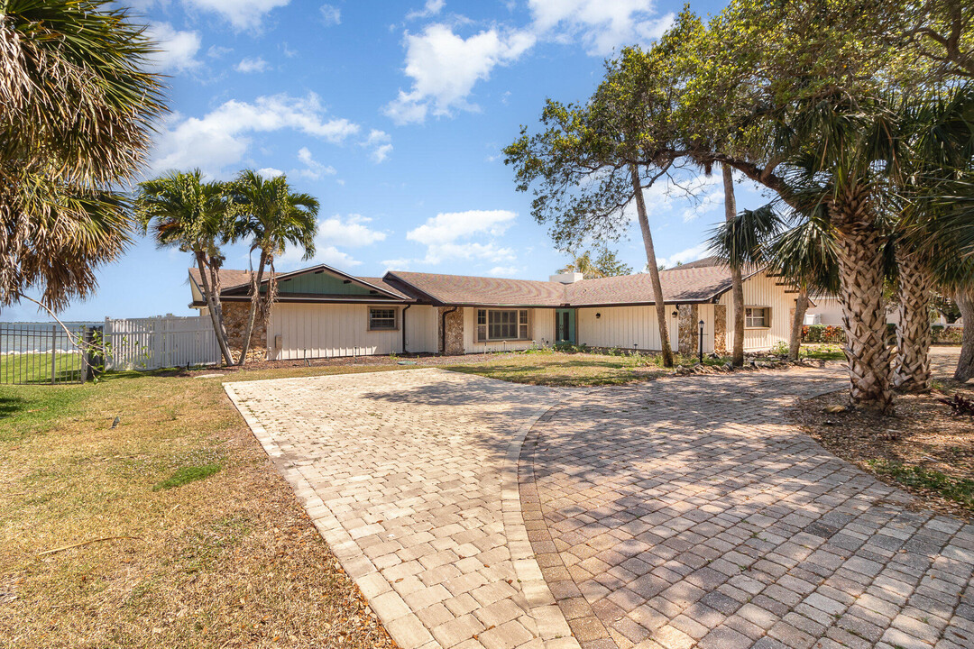 7920 S Tropical Trail in Merritt Island, FL - Building Photo