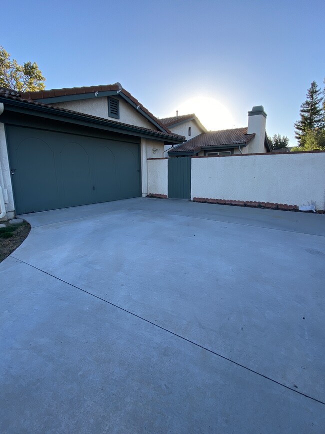 26107 Galvez Ct in Santa Clarita, CA - Building Photo - Building Photo