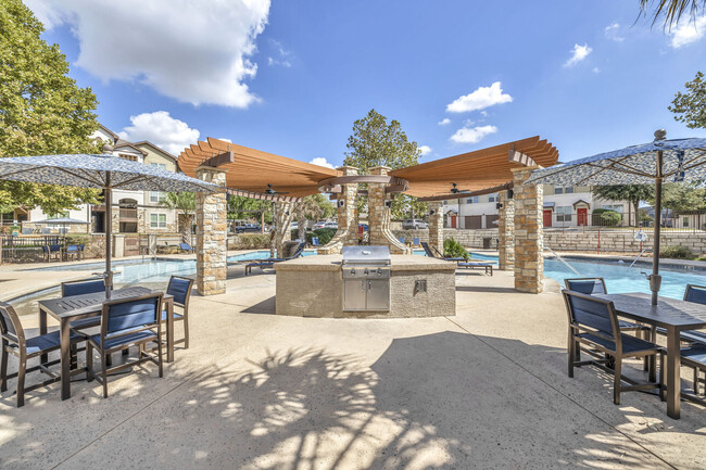 Firewheel in San Antonio, TX - Foto de edificio - Building Photo