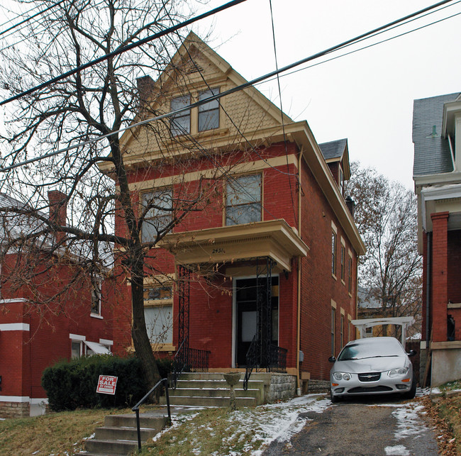 2451 Maplewood Ave in Cincinnati, OH - Building Photo - Building Photo