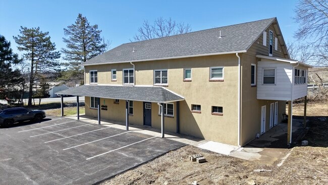 403 N Walnut St, Unit B in Bath, PA - Foto de edificio - Building Photo