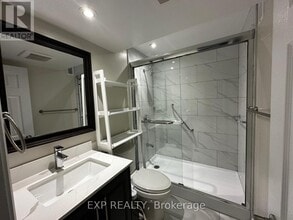 938 Wrenwood Dr in Oshawa, ON - Building Photo - Building Photo