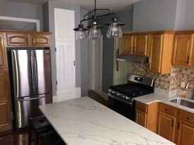 35 Charles St, Unit 2nd Floor unit in Jersey City, NJ - Building Photo