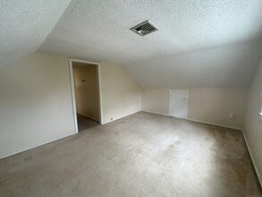 26 Hillcrest Rd in East Lyme, CT - Building Photo - Building Photo