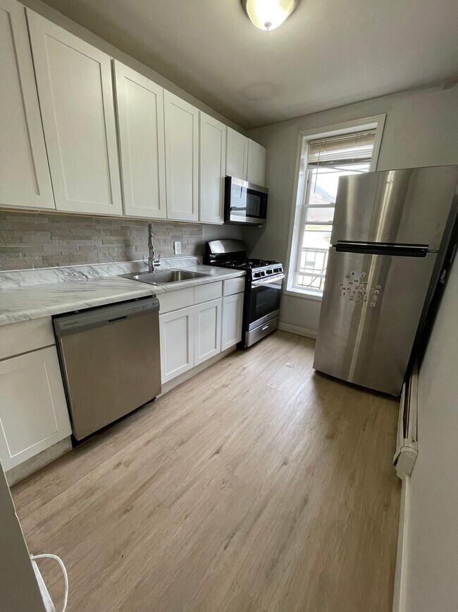 393 Central Ave Apartments and Nearby Jersey City Apartments For Rent